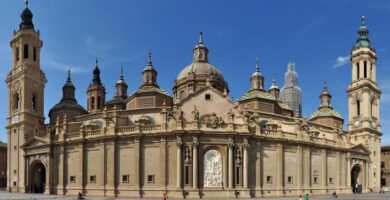 ¿Cuál es la Diferencia entre Basílica y Catedral? Te lo explicamos todo